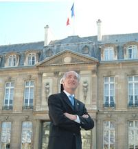 In front of the Elys�e, where lives the president of France